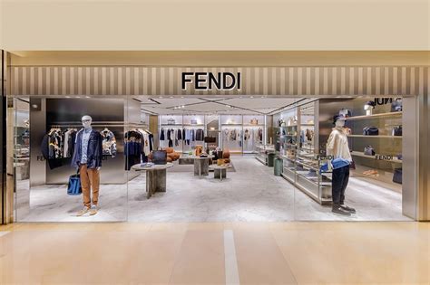 fendi 台中|FENDI精品店台中新光三越店 台中市.